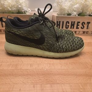 Nike Roshe One Flyknit Women's Running Shoes Rough Green/Black Size 9.5